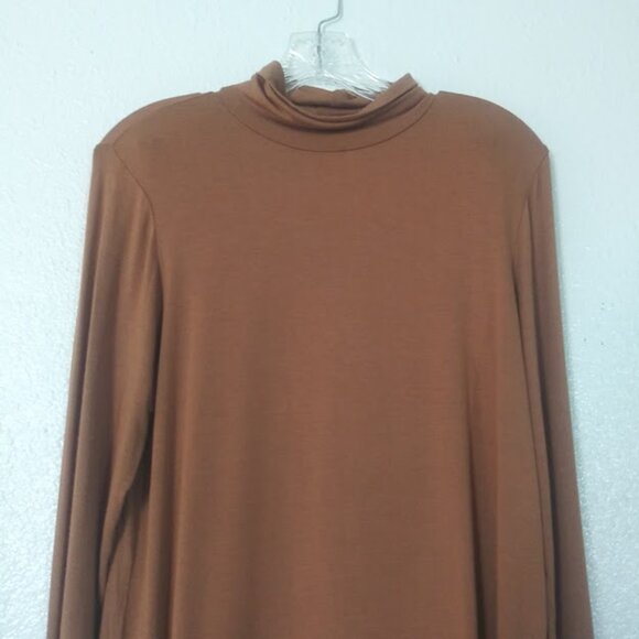 Leo & Nicole women's size L brown turtle neck top - Picture 2 of 16